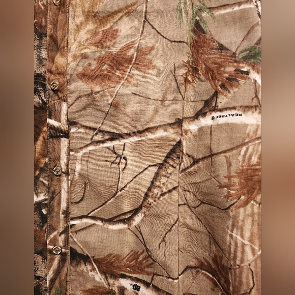 SHE Outdoor Apparel Ladies Long Sleeve Realtree Camoflauge Shirt, Size X… - Picture 5 of 7